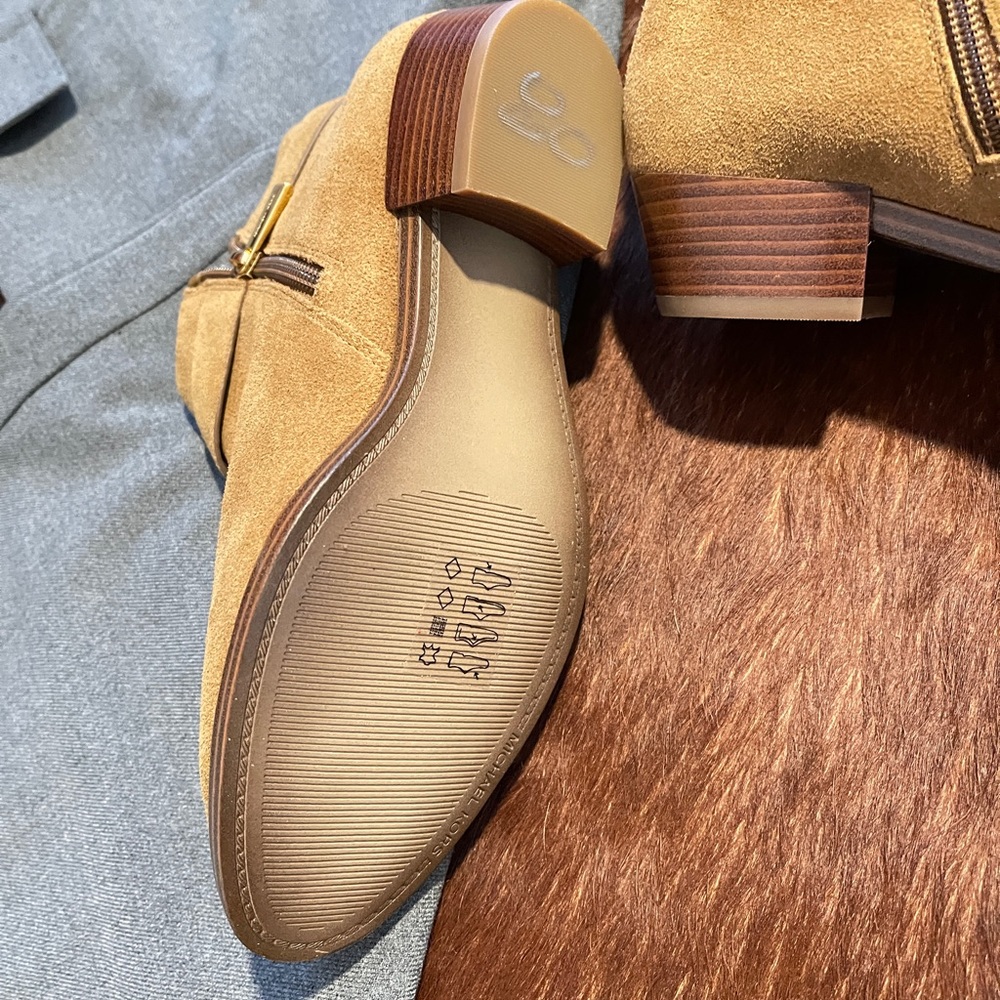 New MICHAEL Michael Kors Harland Ankle Booties, Praline, Size 6 - Picture 6 of 8
